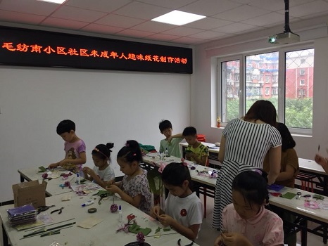 201807241532403587957436.jpg 图1:小组制作课堂(1).jpg