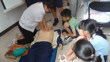 201808311535696125842245.jpg 3.心肺复苏实操 (11)