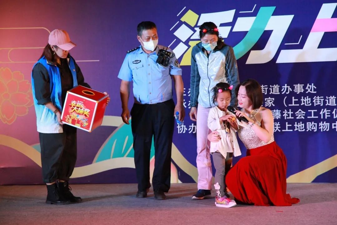 202009281601278566759743.jpg 晚会19.jpg