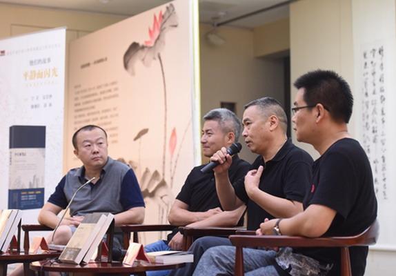 当日活动现场,左起:苏菂、吴甘沙、宁肯、徐则臣。主办方供图(新华社 罗晓光 摄) 当日活动现场,左起:苏菂、吴甘沙、宁肯、徐则臣。主办方供图(新华社 罗晓光 摄)