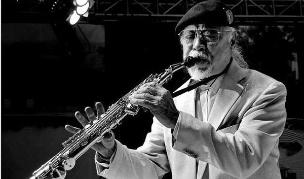 中国萨克斯之父"范圣琦--"奏响时代萨克斯 笑看风雨人生路"演奏会