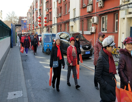 学院路街道:展春园社区三八健步行