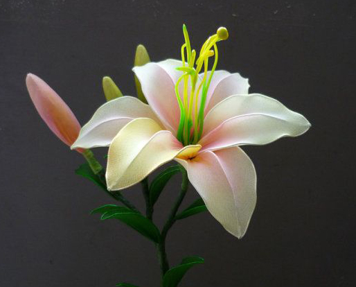 中关村街道乐学科馨手工坊百合丝网花