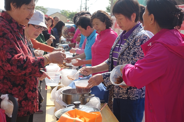 201805091525857128283574.jpg 喝粥现场.JPG