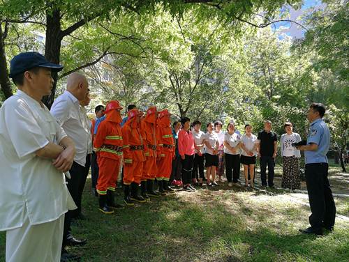 201806291530254521801348.jpg 说明: D:\邱妍娟-街道\关于进行“文化@海淀--海淀公共文化服务数字平台”数据初始化信息采集工作的通知\照片\苏州街路社区夏季消防安全演练活动\苏州街路社区夏季消防安全演练活动 (3).jpg