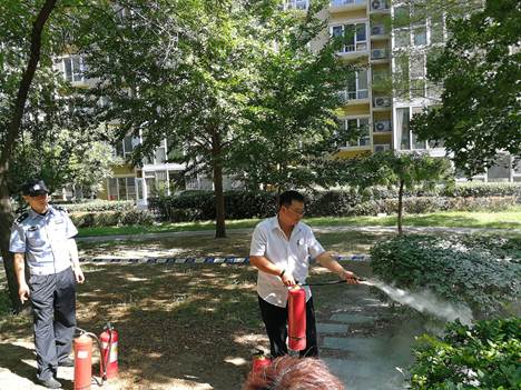 201806291530254531828898.jpg 说明: D:\邱妍娟-街道\关于进行“文化@海淀--海淀公共文化服务数字平台”数据初始化信息采集工作的通知\照片\苏州街路社区夏季消防安全演练活动\苏州街路社区夏季消防安全演练活动 (2).jpg