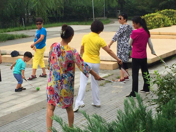 201808151534323709646718.jpg 图2:老师细心指导.jpg