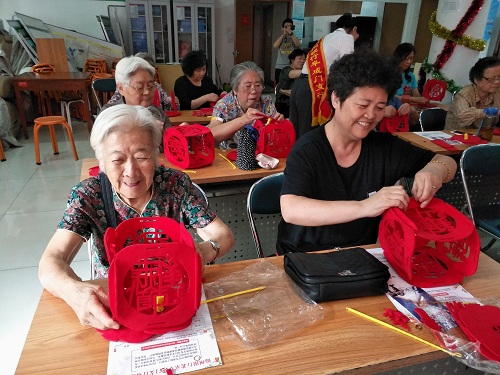 201809191537322688421669.jpg 灯笼制作 (2).jpg