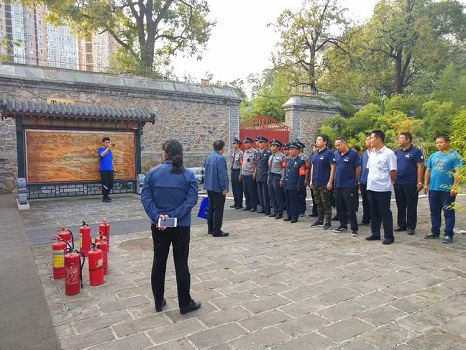 201810241540347325606448.jpg 图3:在紫竹院行宫开展了消防安全培训和应急预案演练.jpg