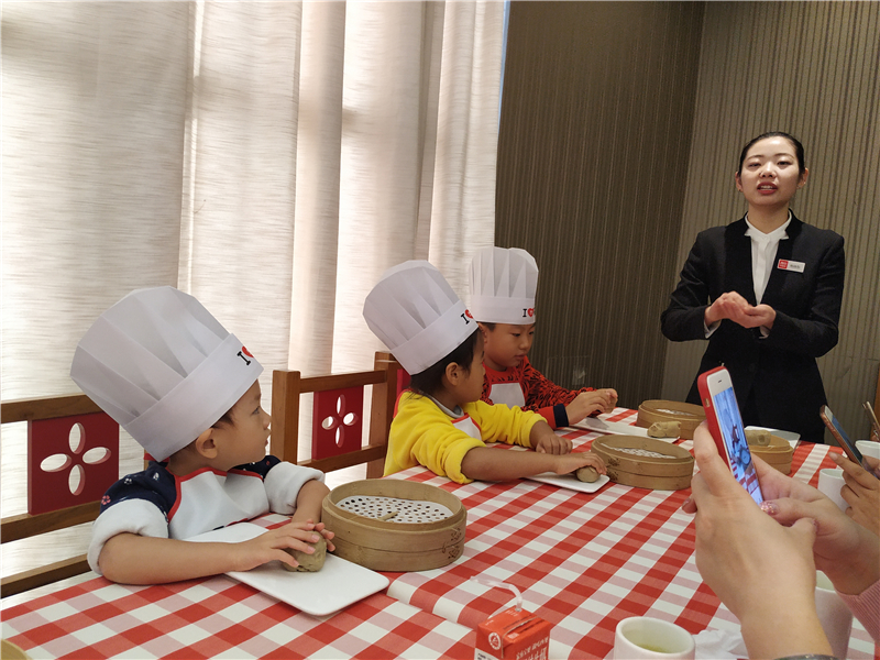 201811241543030152572344.jpg 20181117亲子制作莜面活动17.jpg