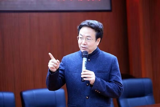 图1：李建臣老师正在讲课.jpg