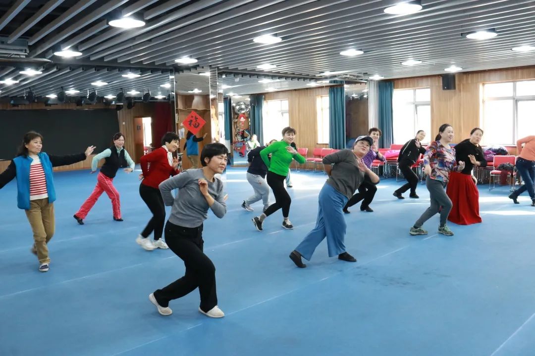 202011121605161140477633.jpg 广场舞5.jpg