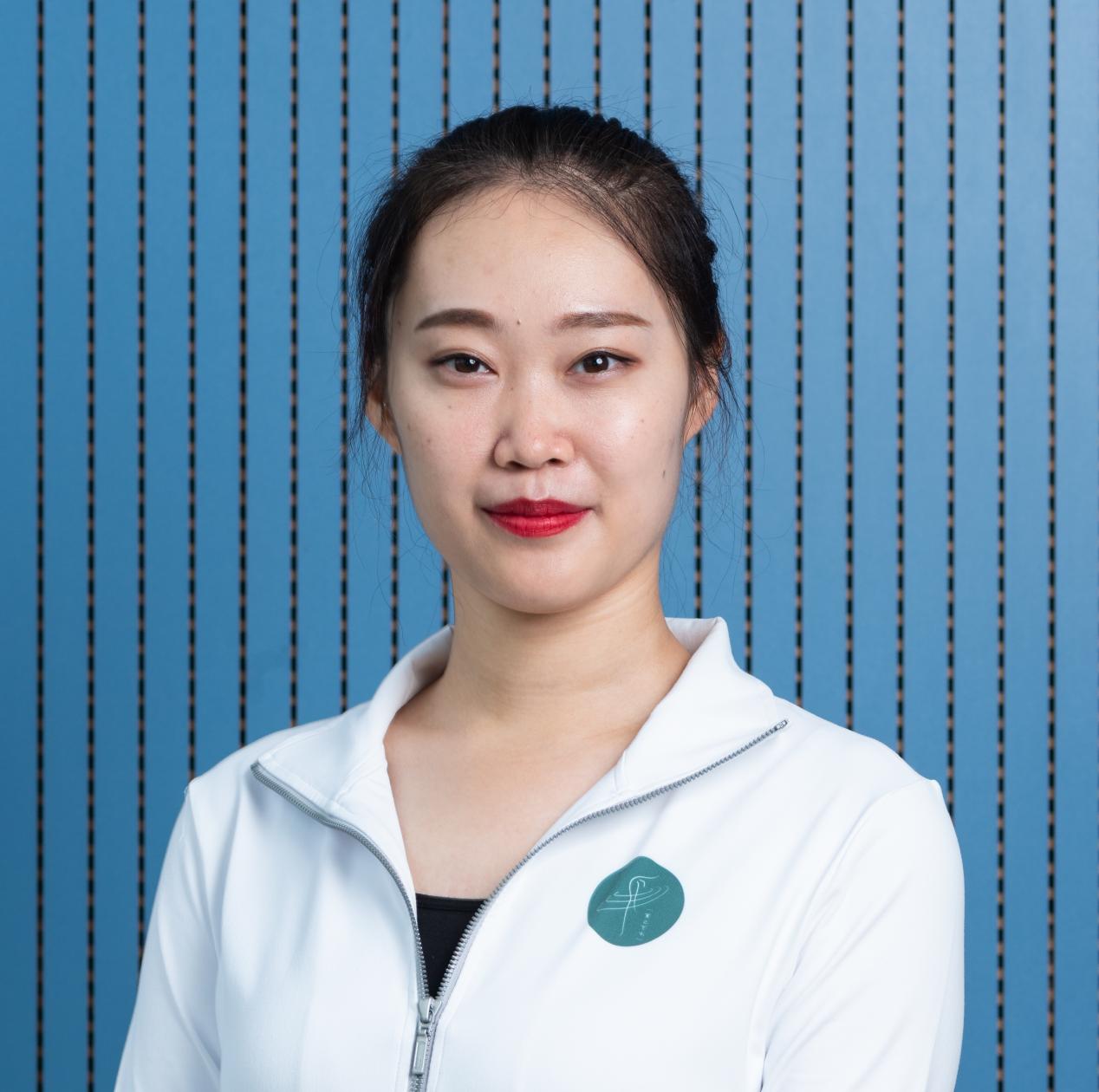 教学总顾问周小菁为了普及艺术体操,向广大儿童及其家长展示艺术体操