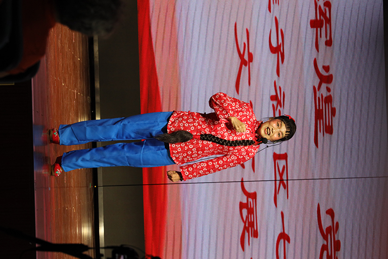 甘家口街道白堆子社区党委两优一先表彰大会暨光荣在党50年纪念章颁发