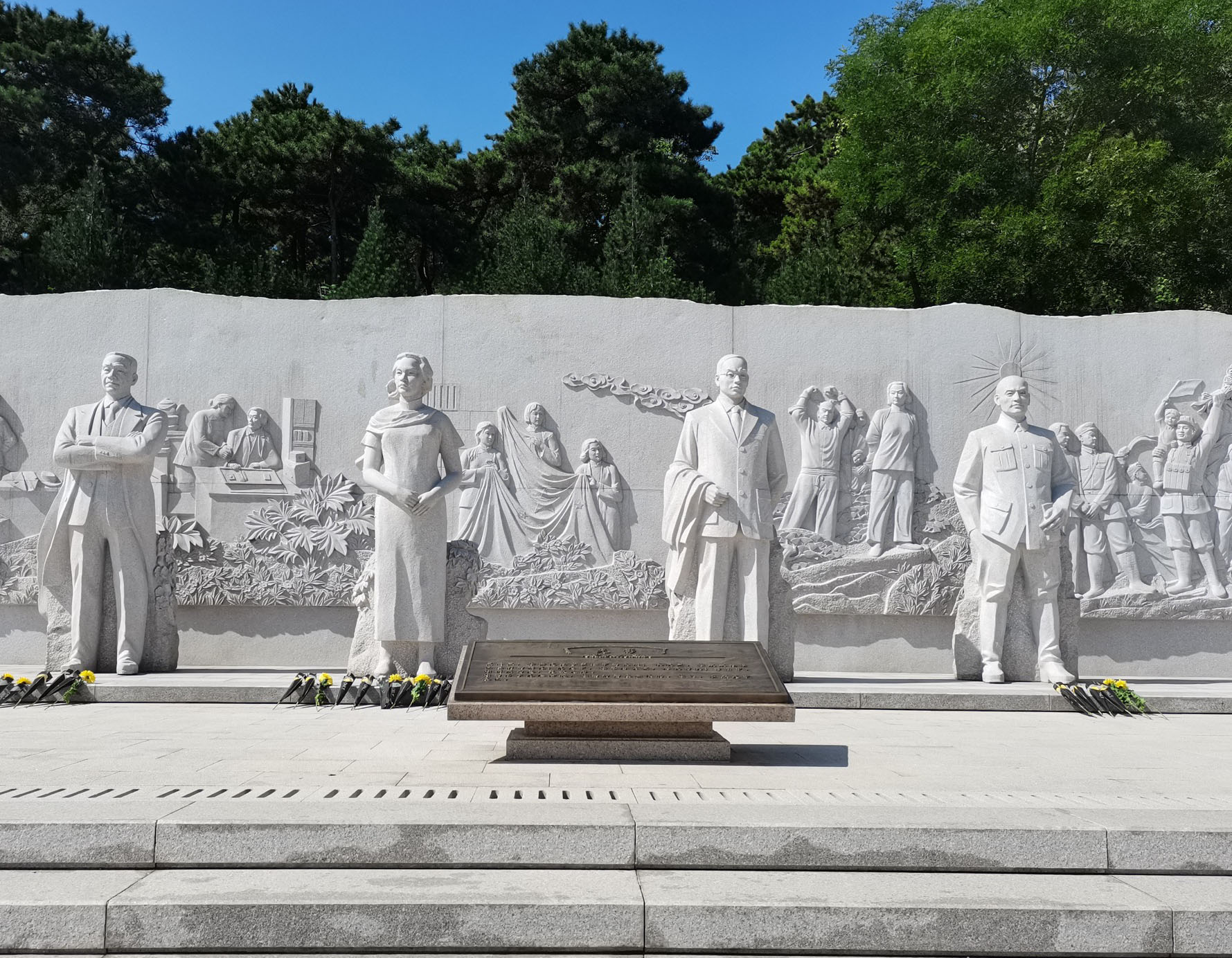 系列活动开往新中国的列车文化主题活动追寻红色足迹西山无名烈士广场