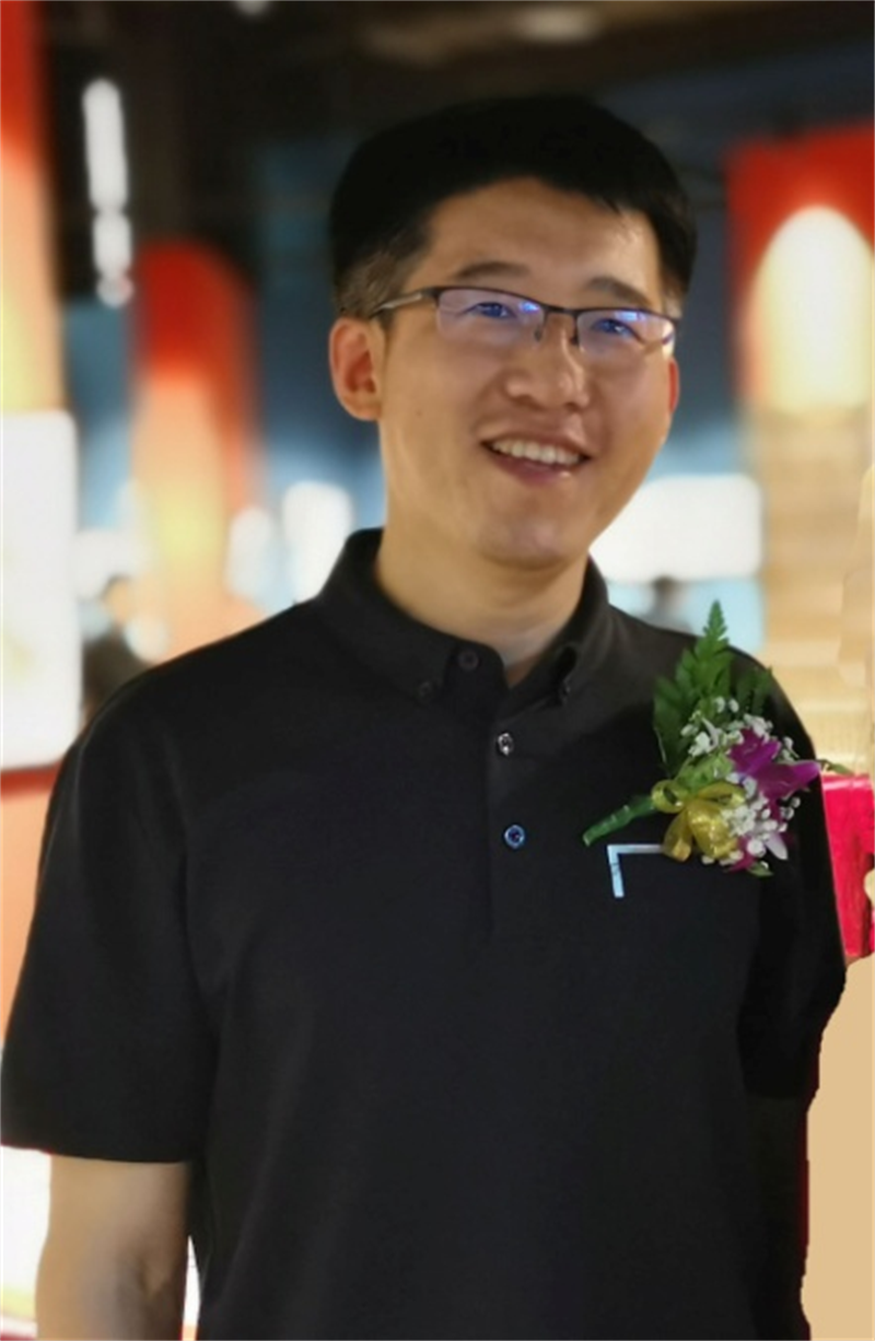 教授,硕士生导师;中国书法家协会会员;辽宁省书法家协会理事;辽宁省